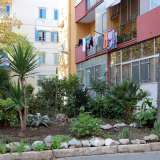 Giardini che ospitano folti cespugli, piante e diversi tipi di alberi (foto di Antonio Caradonna)